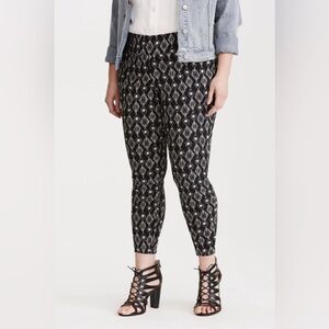 Torrid Cropped Pixie Pant Ikat Print Ponte Black size 1. New without tags.